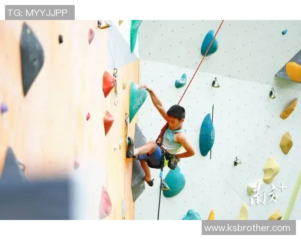 张丽的攀岩人生:在高峰之上与自我的深度对话与探索 张丽的攀岩人生:在高峰之上与自我的深度对话与探索