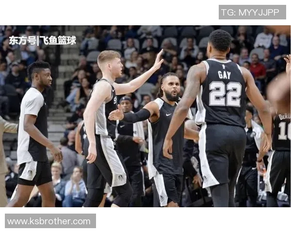 武汉篮球队的反击革新之路:重塑团队精神与战术理念的全新探索 武汉篮球队的反击革新之路:重塑团队精神与战术理念的全新探索