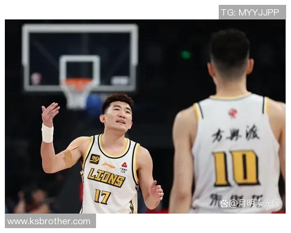 孙铭徽：从青涩新星到篮球场上的领军人物成长之路