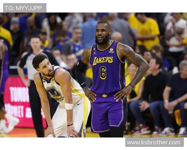 小牛与勇士激战四日NBA赛场再掀波澜球迷期待精彩对决 小牛与勇士激战四日NBA赛场再掀波澜球迷期待精彩对决