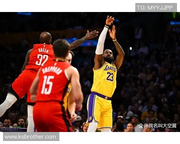 湖人对决火箭精彩回顾：明星球员表现与比赛关键时刻解析