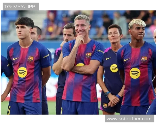 莱万回归诺坎普为巴萨进球拜仁球迷怒斥其背叛与忘恩负义