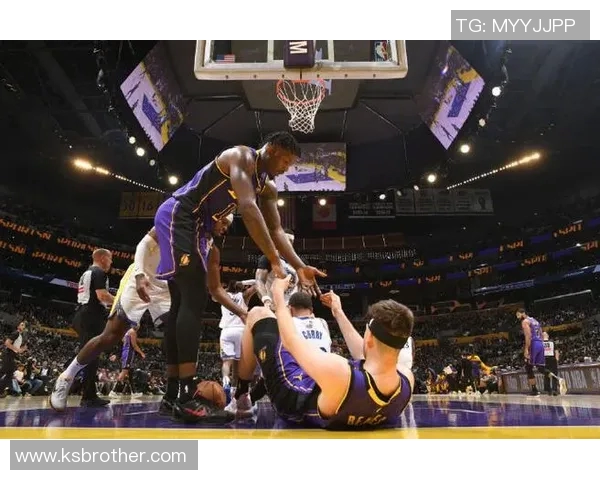 詹姆斯砍下40分10篮板7助攻湖人加时战胜勇士成功晋级季后赛