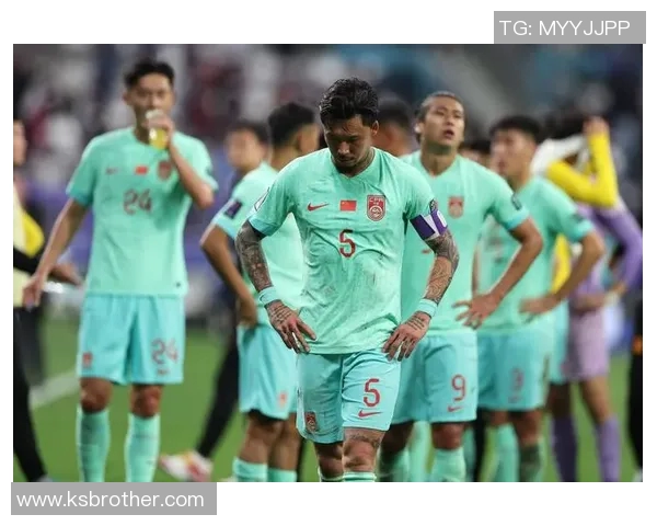 中国男足迎战卡塔尔队力争胜利展现团队精神与竞技状态